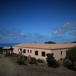 Oda ve Kahvaltı Costa, Arbus