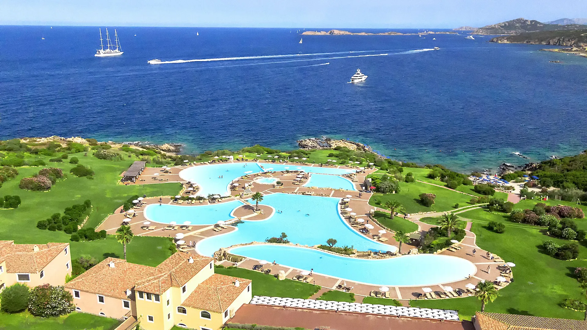 Colonna Resort Porto Cervo 5*,  Italia